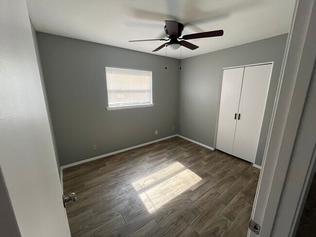 Building Photo - 506 Demya Dr