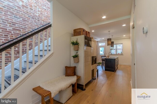 Building Photo - 417 S Ellwood Ave