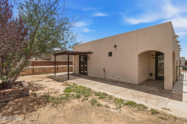 Building Photo - 2120 Honour Point Pl