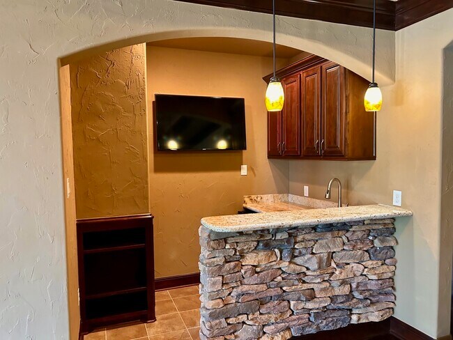 Building Photo - 7511 Raes Creek Dr
