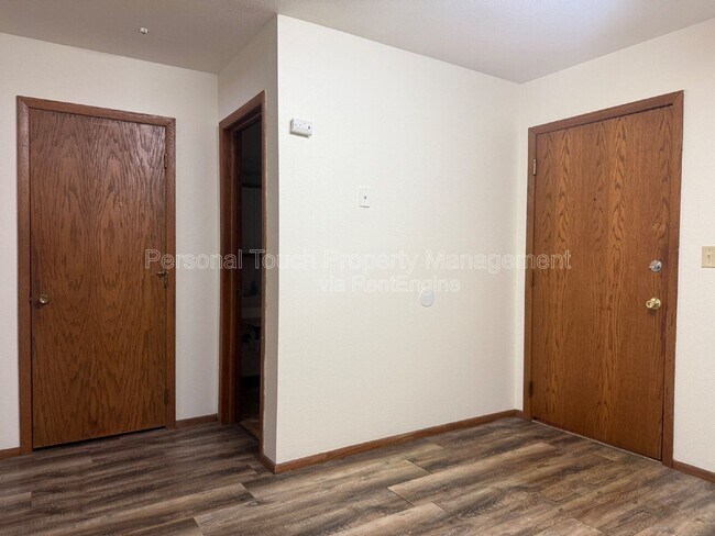 Building Photo - 301 6th St S