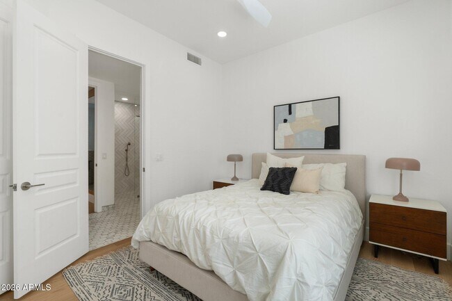 Building Photo - 7471 E Sunnyvale Dr