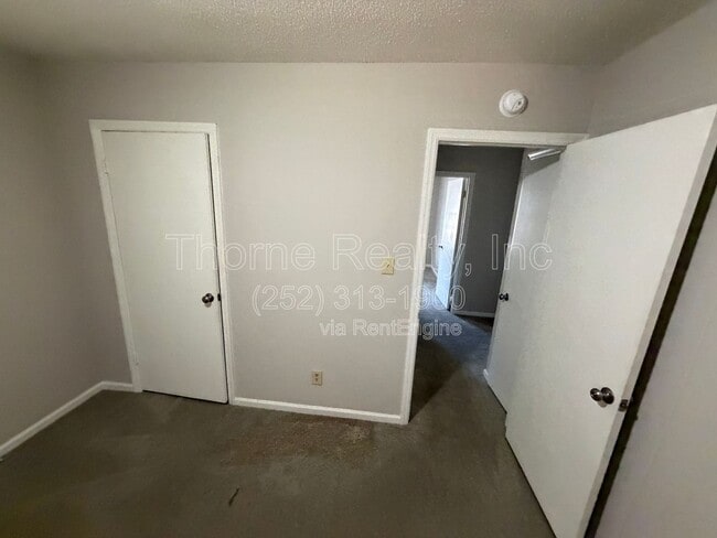 Building Photo - 2257 Sherwood Ave