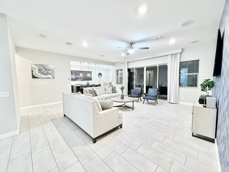 Building Photo - 2506 E Pleasant Ln