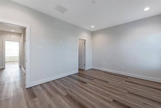 Building Photo - 4814 Brinkman St