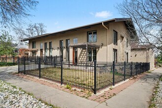 Building Photo - Stunning Luxury Home in Sunnyside **Move-In Special**