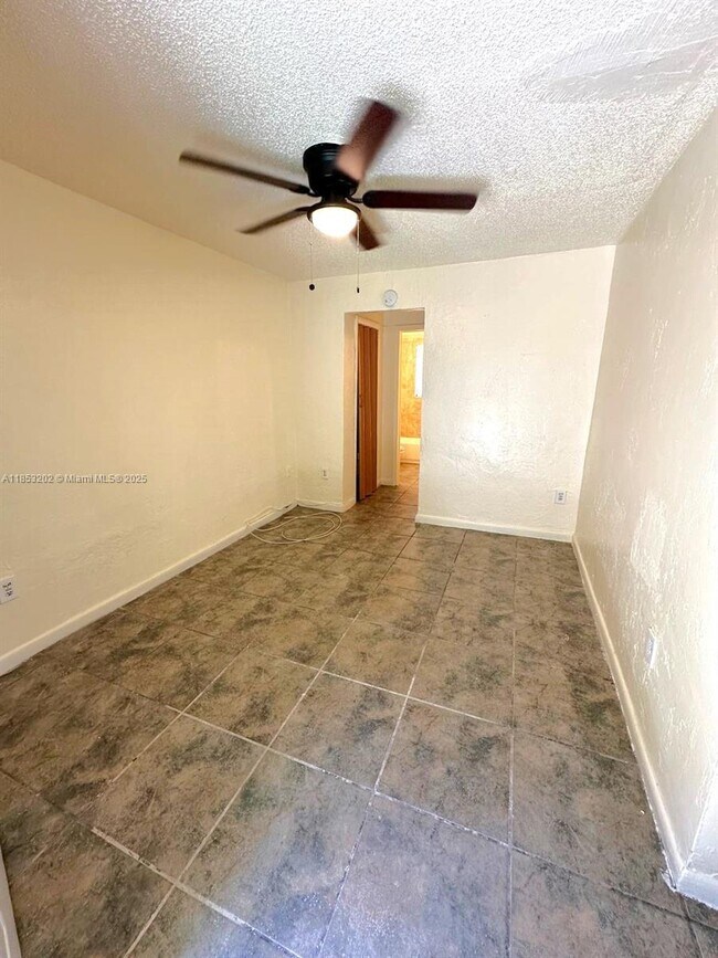 Primary Photo - 840 NW 70th St