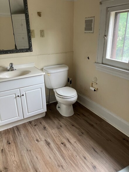 bath - 2534 Valley View Ct