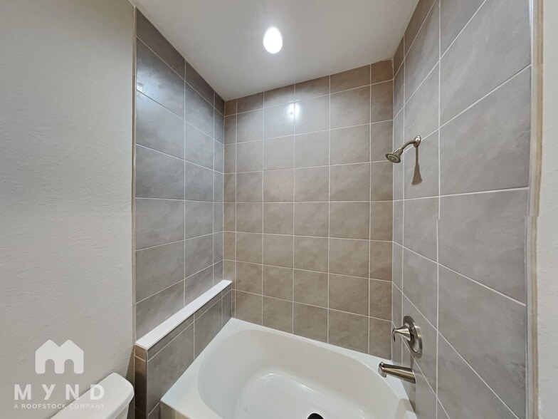 Building Photo - 7423 W Cameo Cir