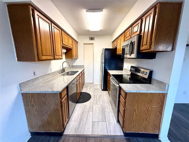 Building Photo - 330 W Harwood Rd