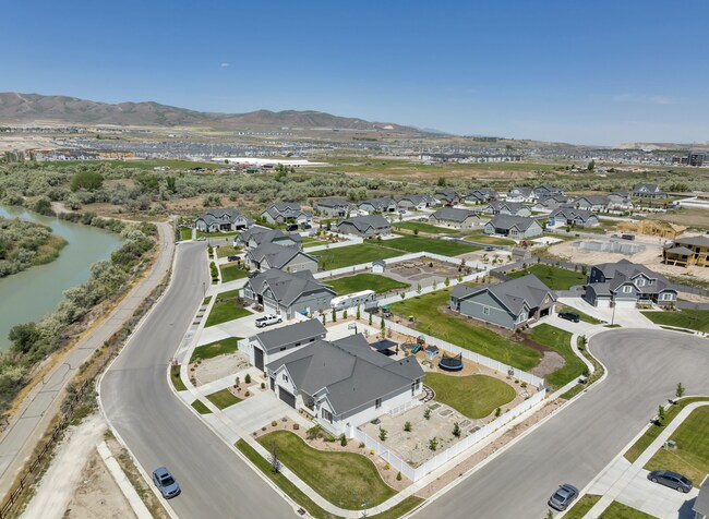 Building Photo - 5 bedroom 3.5 bathroom home in Lehi.