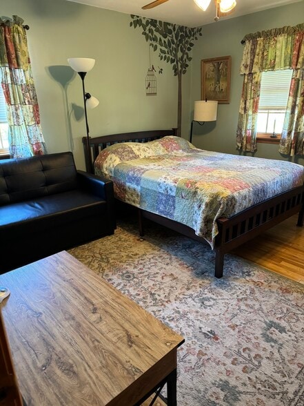 Furnished room with love seat and table - 421 Oakhill Ave
