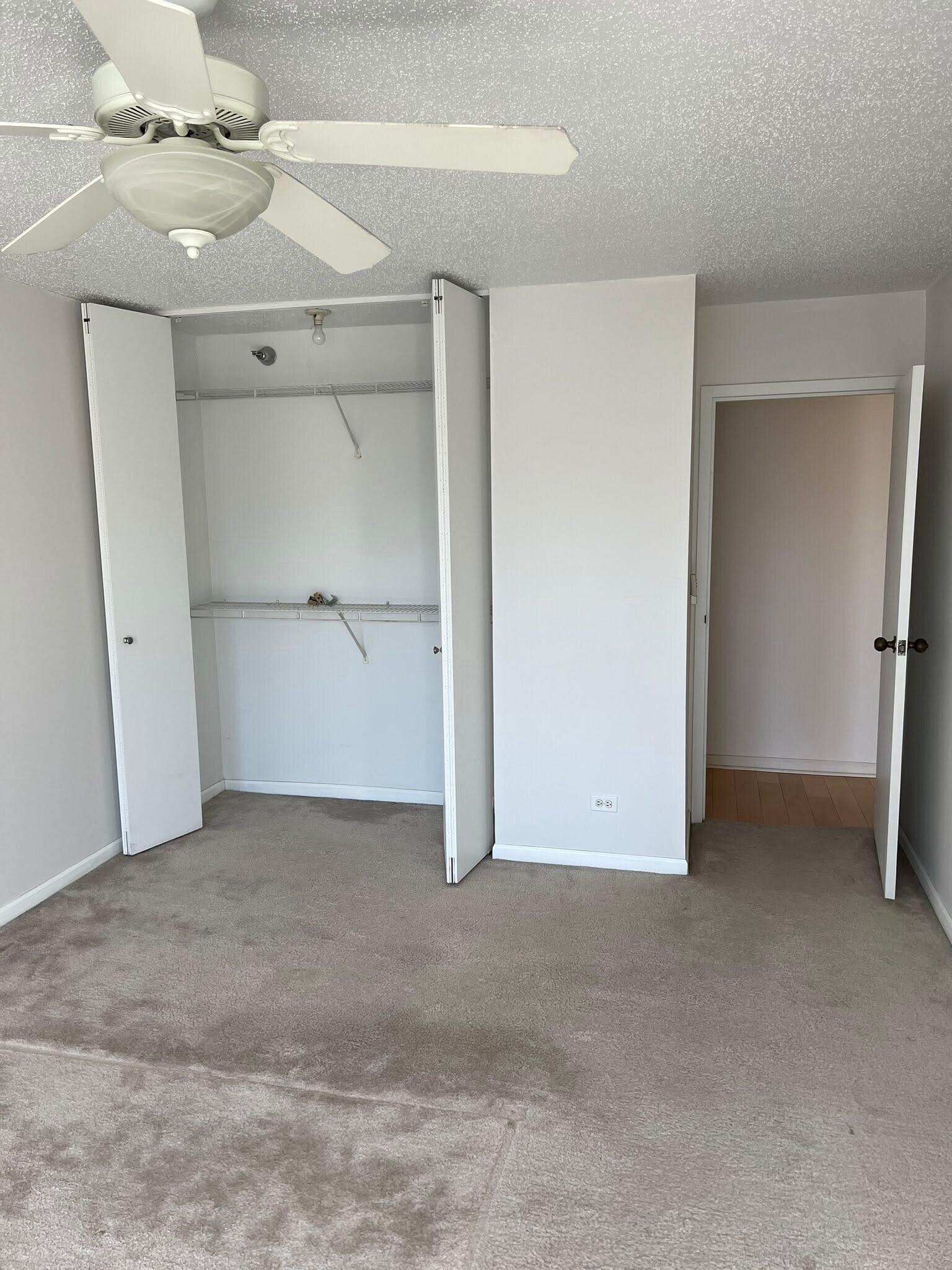 Building Photo - 1212 N La Salle Dr