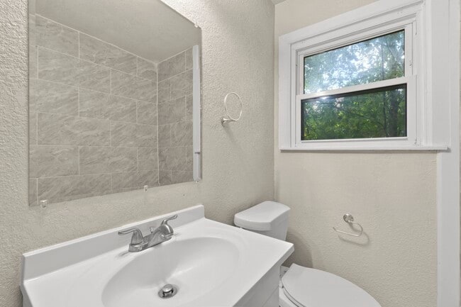 Building Photo - 1033 Cimarron St