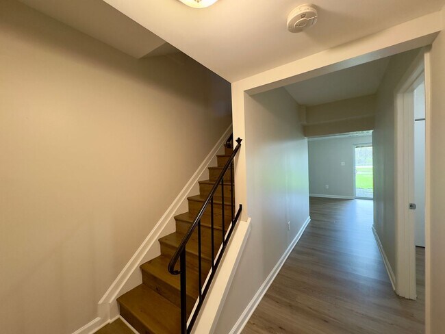 Building Photo - Charming 3 Bedroom/2 Full Bath/2 Half Bath Townhome in Parkville, MD!