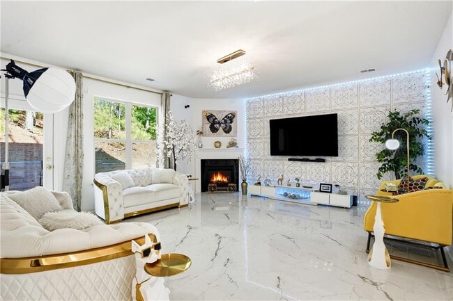 Building Photo - 341 Emporia Loop