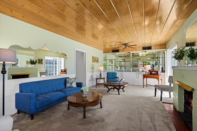 Building Photo - 572 N Calle Marcus