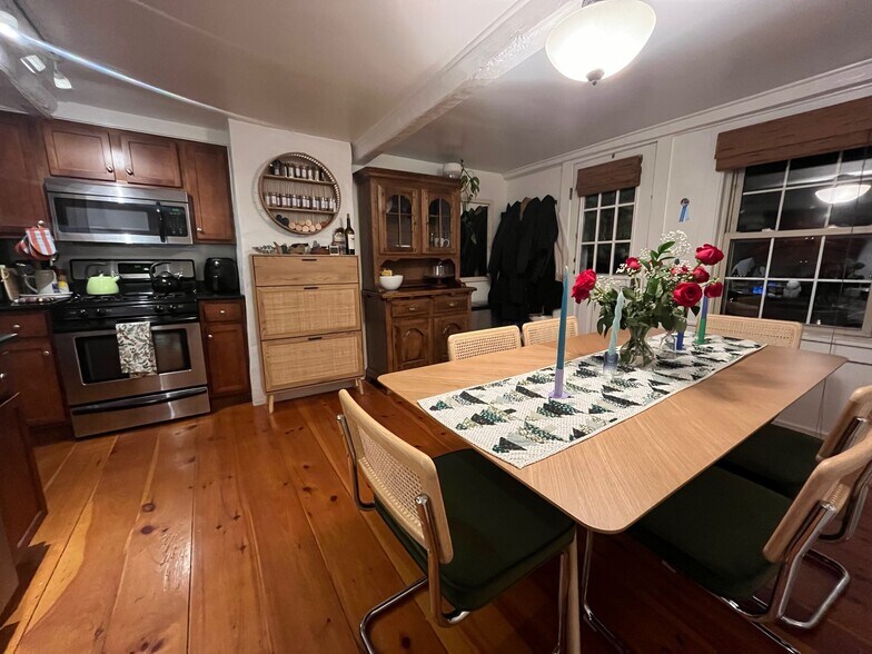 Building Photo - 20 Horton St