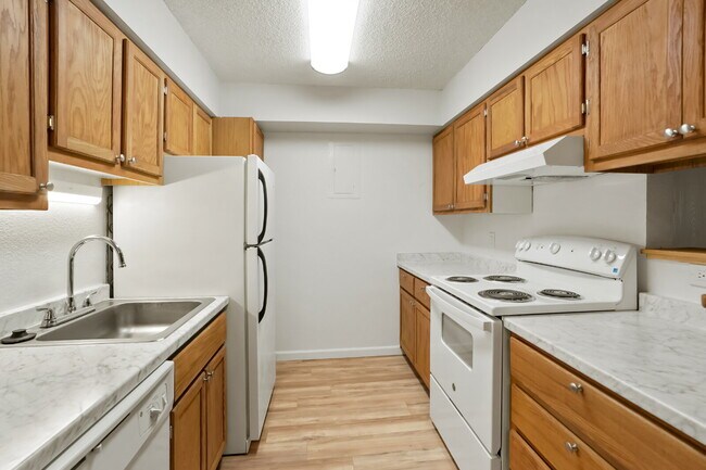 Building Photo - Great Two Bedroom Home with Fireplace