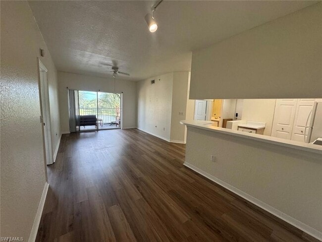 Building Photo - 6400 Aragon Way