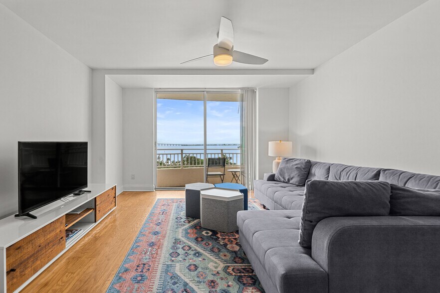 Building Photo - 770 Claughton Island Dr