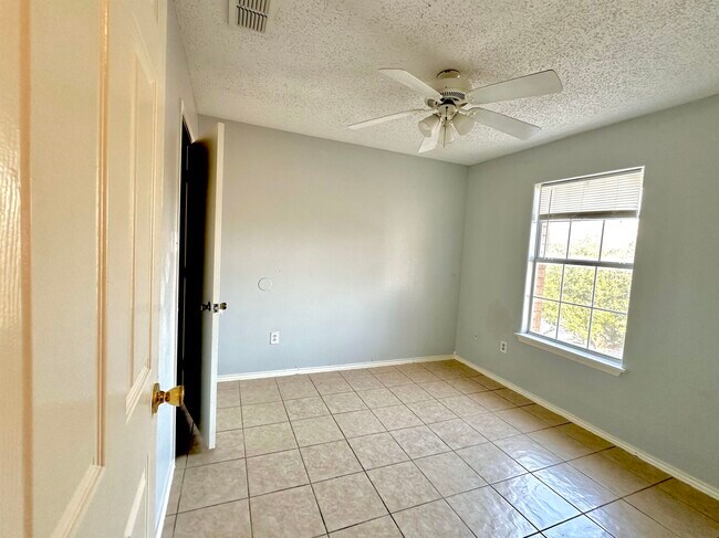 Building Photo - 311 Soria Dr