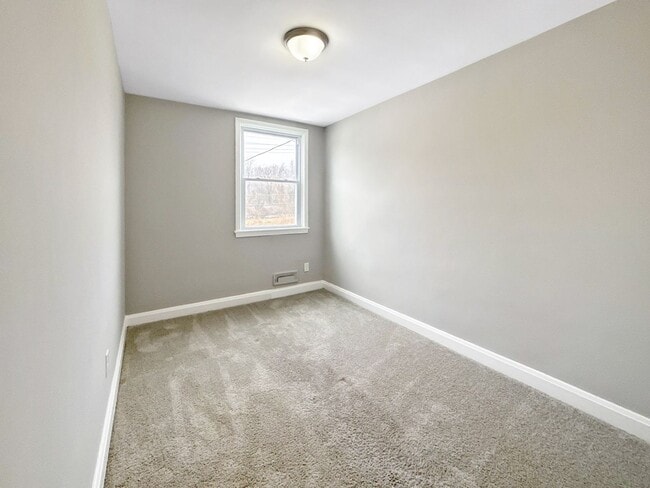 Building Photo - Updated 3BR Home with Bonus Lower-Level Space & Off-Street Parking