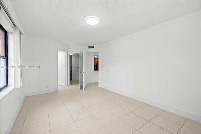 Building Photo - 8290 Lake Dr
