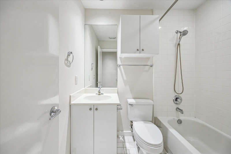 Building Photo - 2720 La Branch St