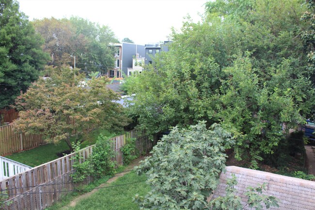 Building Photo - 1121 Oates St NE