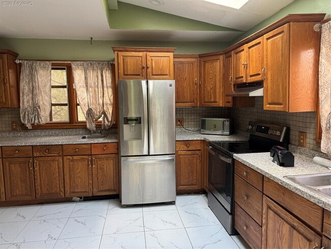 Building Photo - 2119 Maple Ave