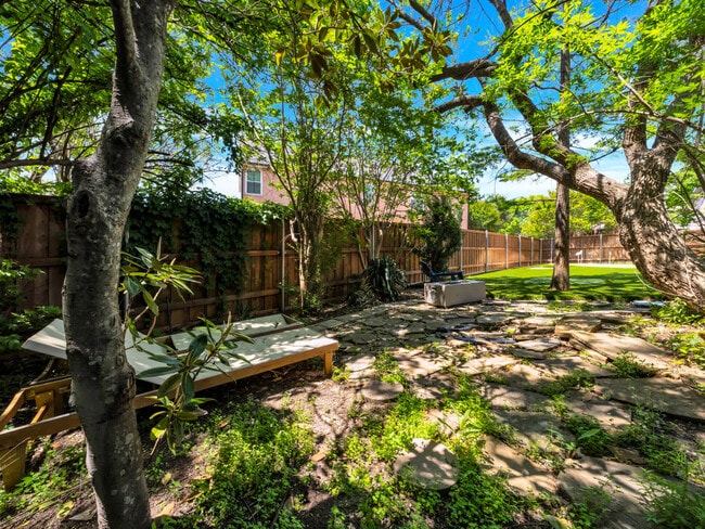 Building Photo - 3209 Normandy Dr