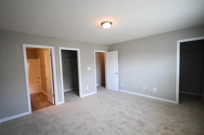 Building Photo - 2233 Sunny Cove Dr