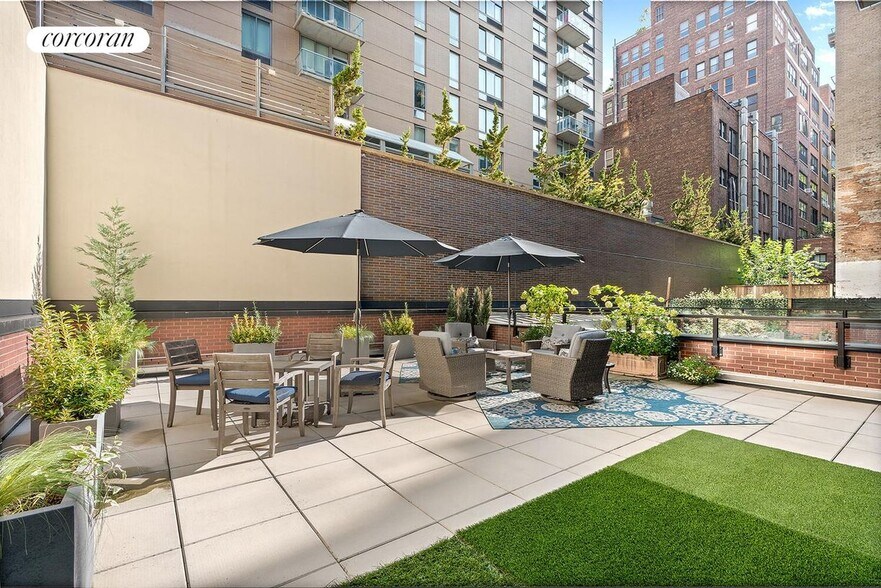 Building Photo - 261 W 25th St