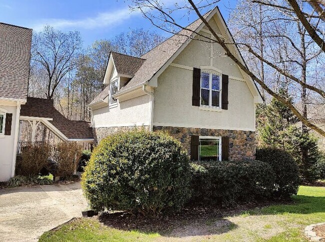 Building Photo - 5909 Greenevers Dr