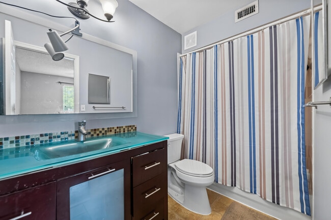 Building Photo - 2185 Salerno Cir