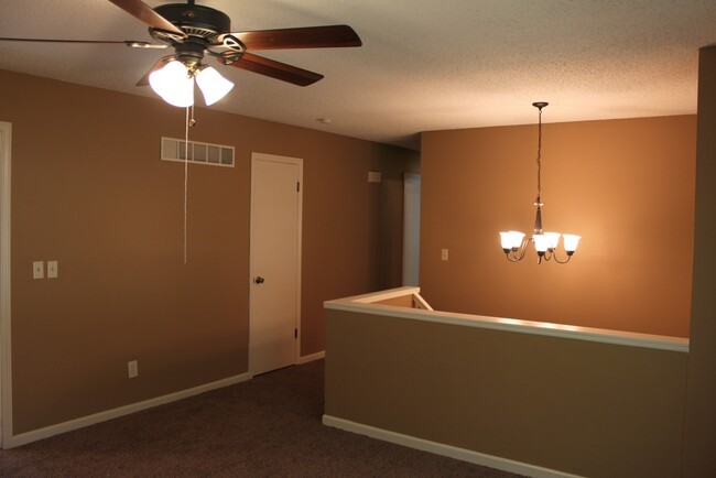 Building Photo - MOVE IN SPECIAL! NO DEPOSIT! Beautiful 3 B...