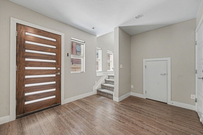 Building Photo - 2 Bed, 1 Bath Townhouse with Roof Top Deck