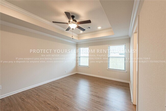 Building Photo - 142 N Broyles Ave