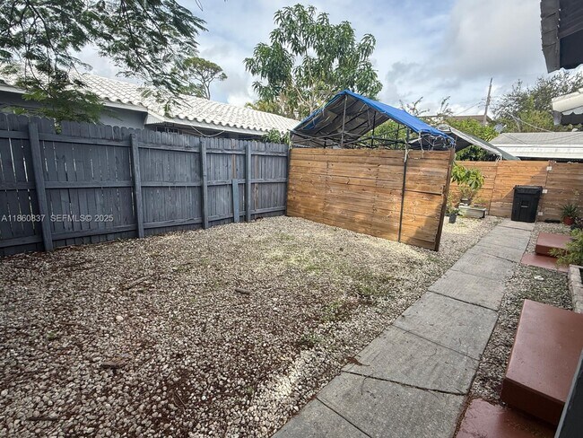 Building Photo - 1116 NE 16th Terrace