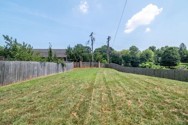Building Photo - Charming Renovated 2BR Home in Revolution Park – Minutes from Uptown Charlotte!