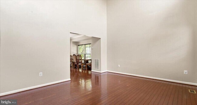 Building Photo - 9750 Granary Pl