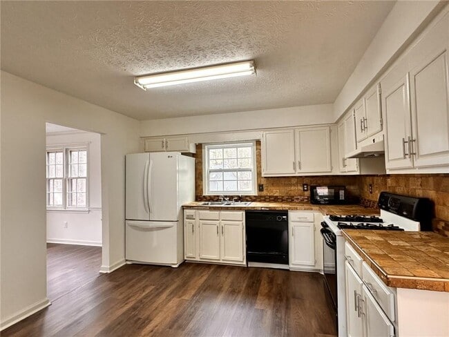 Building Photo - 1202 Grayland Dr