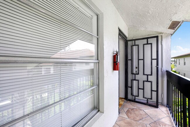Building Photo - 13283 Pineapple Palm Ct