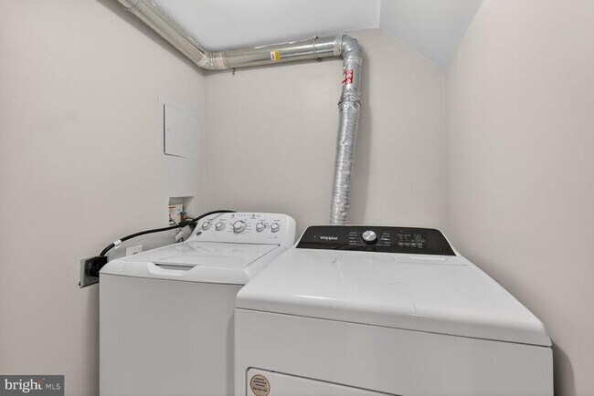 Building Photo - 4822 5th St NW