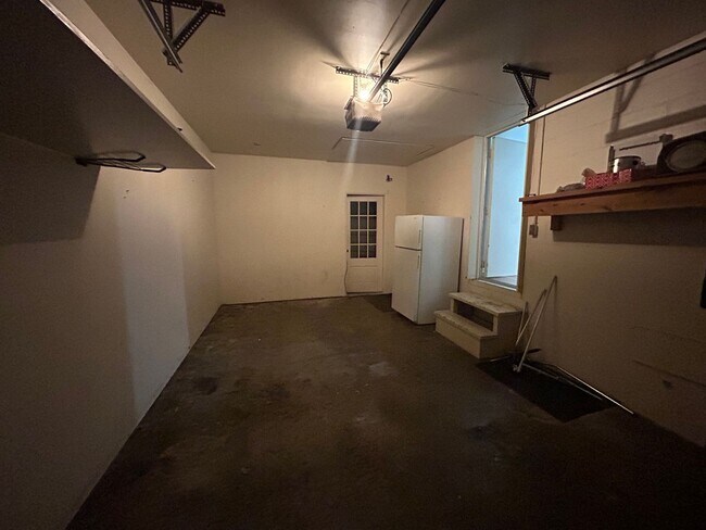 Building Photo - Available August 20th, 2026!!