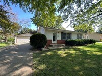 Building Photo - ESTABLISHED NEIGHBORHOOD!!  4 Bedroom, 2 Bath Home in Ankeny