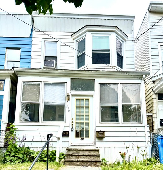 Primary Photo - 450 Hamilton St