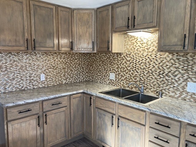 Building Photo - 922 E 3rd St