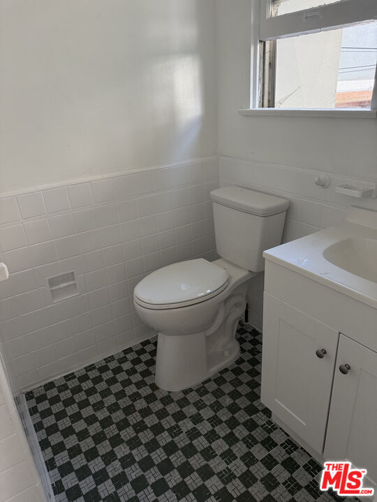 Building Photo - 821 S Wilton Pl